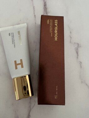 HOURGLASS Veil Hydrating Skin Tint #5
